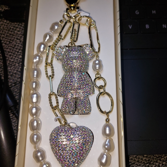 Iridescent Bear and Heart Pendant Keychain - Picture 4 of 5